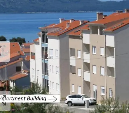 Four You-with Sea View Apartman