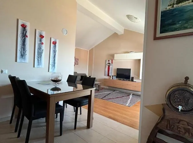 شقة Four You-with Sea View زادار